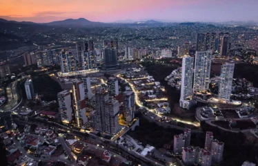 Departamento en venta en Bosque Real | 174 m², 2 recámaras + estudio, elevador privado y amenidades premium