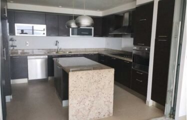 Departamento de Lujo en Puerto Cancún 260 m², 3 recámaras, vista al mar y amenidades premium