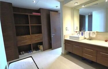 Departamento de Lujo en Puerto Cancún 260 m², 3 recámaras, vista al mar y amenidades premium