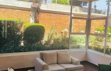 Casa de lujo en venta en Bosques de las Lomas | 618 m², 4 recámaras, jardín, terrazas y salón de usos múltiples