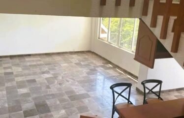 Casa de lujo en venta en Bosques de las Lomas | 618 m², 4 recámaras, jardín, terrazas y salón de usos múltiples