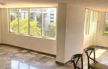 Casa de lujo en venta en Bosques de las Lomas | 618 m², 4 recámaras, jardín, terrazas y salón de usos múltiples