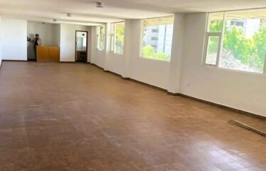 Casa de lujo en venta en Bosques de las Lomas | 618 m², 4 recámaras, jardín, terrazas y salón de usos múltiples