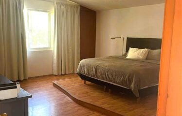 Casa de lujo en venta en Bosques de las Lomas | 618 m², 4 recámaras, jardín, terrazas y salón de usos múltiples