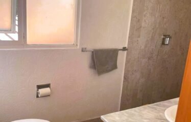 Casa de lujo en venta en Bosques de las Lomas | 618 m², 4 recámaras, jardín, terrazas y salón de usos múltiples