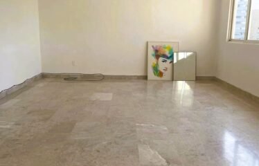 Casa de lujo en venta en Bosques de las Lomas | 618 m², 4 recámaras, jardín, terrazas y salón de usos múltiples