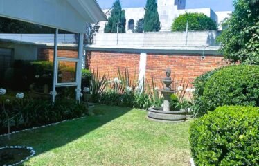 Casa de lujo en venta en Bosques de las Lomas | 618 m², 4 recámaras, jardín, terrazas y salón de usos múltiples