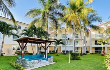 Departamento Amueblado en Venta en Zona Diamante Acapulco 98 m2 con terraza y amenidades
