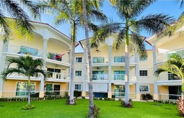 Departamento Amueblado en Venta en Zona Diamante Acapulco 98 m2 con terraza y amenidades