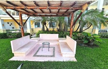 Departamento Amueblado en Venta en Zona Diamante Acapulco 98 m2 con terraza y amenidades